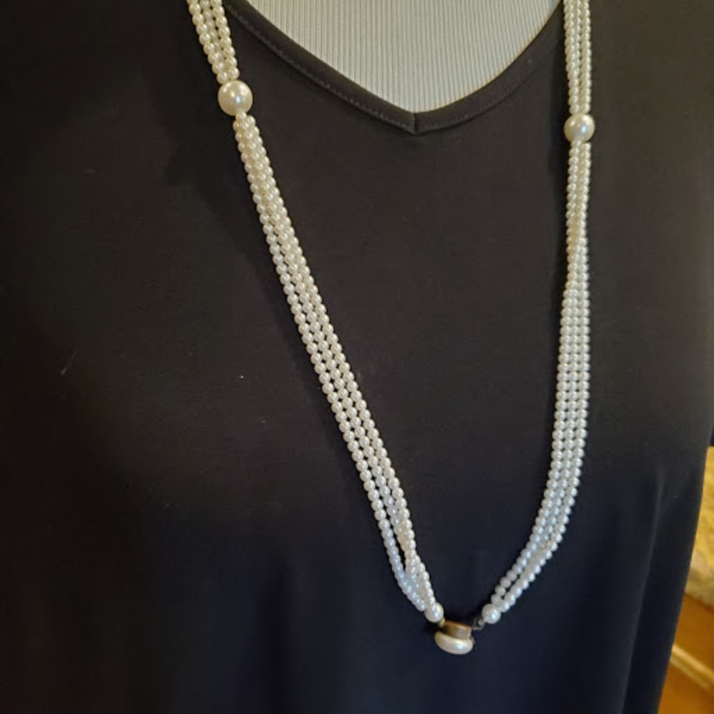 Faux Pearl Stand Necklace